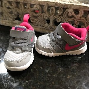 Nike girls shoes size 3